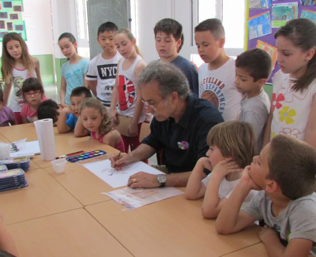 Pedro Cano realiza un taller de pintura con los alumnos del colegio de El Palmar que lleva su nombre con motivo de su I Semana Cultural - 1, Foto 1