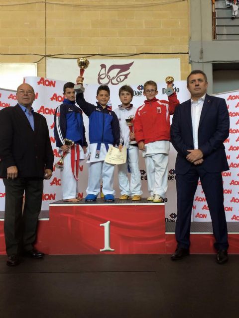 El karateka alguaceño Bernardo Abenza se cuelga un bronce nacional - 3, Foto 3