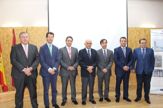 Garre destaca el plan de expansión de Destilerías Muñoz Gálvez en la Región, que permitirá multiplicar por cinco su producción - 1, Foto 1