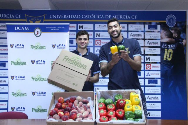 Los productos ecológicos de FreshVana nutrirán a los jugadores del UCAM CB y del UCAM CF - 3, Foto 3
