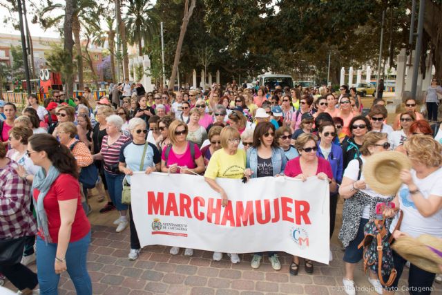 Centenares de mujeres echan andar por Asteamur - 1, Foto 1