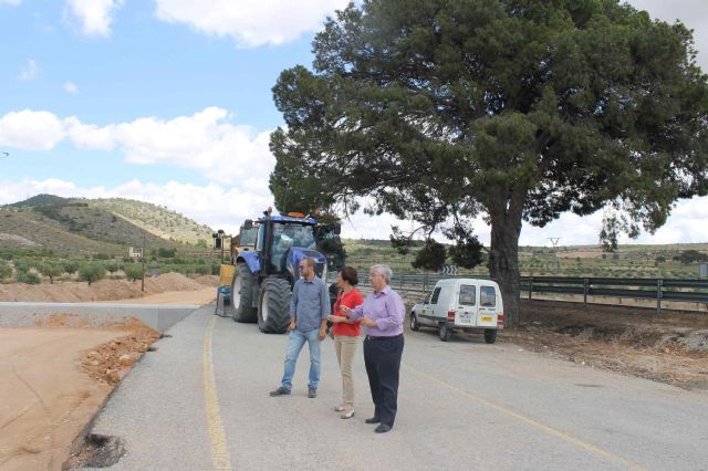 El alcalde visita las obras de construcción de la rotonda que facilitará el acceso a la Hoya Torres - 1, Foto 1