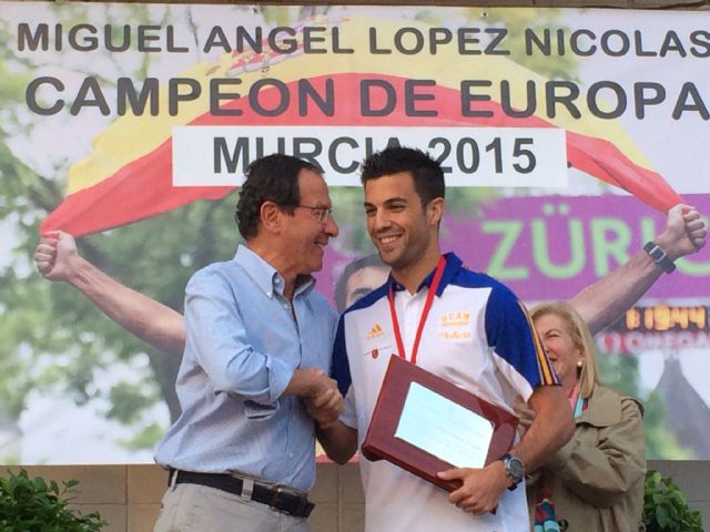 Llano de Brujas ofrece un mutitudinario homenaje al atleta Miguel Ángel López - 1, Foto 1
