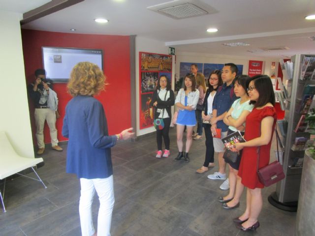 Alumnos de Vietnam de la UCAM conocen el trabajo de la Concejalía de Turismo del Ayuntamiento - 2, Foto 2