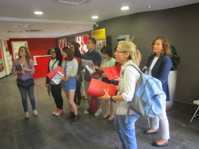 Alumnos de Vietnam de la UCAM conocen el trabajo de la Concejalía de Turismo del Ayuntamiento - 3, Foto 3