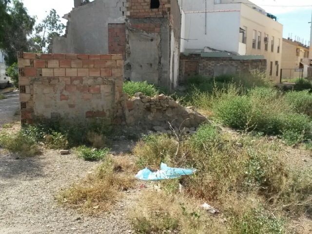 El PSOE reclama actuaciones urgentes ante el abandono y dejadez de varios solares y viviendas en ruina en Virgen de las Huertas - 3, Foto 3