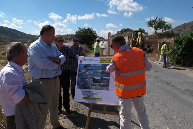 Bernabé visita las obras de ensanche y mejora de la carretera de El Cantón, en Abanilla - 1, Foto 1