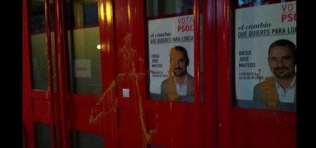El PSOE de Lorca muestra su condena ante los actos vandálicos que atentan contra la democracia - 2, Foto 2