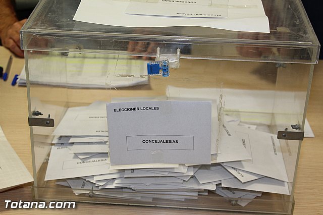 La participación de electores en el municipio de Totana asciende al 54,42% por ciento, a las 18:00 horas, 3,56% menos que hace cuatro años, Foto 1