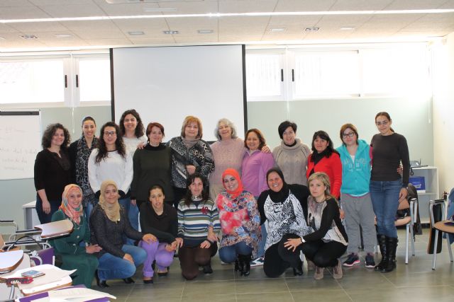 Mujer clausura diversos cursos de formacin a mujeres, Foto 1