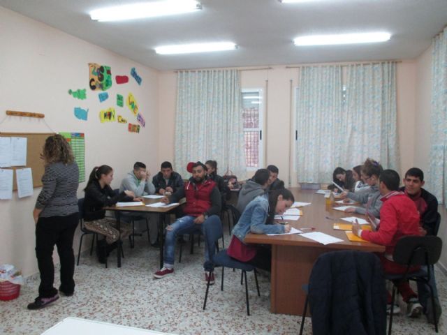 Atención Social clausura el Itinerario Formativo Ocupacional de la barriada Villalba - 4, Foto 4