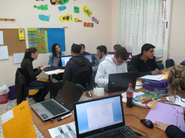 Atención Social clausura el Itinerario Formativo Ocupacional de la barriada Villalba - 5, Foto 5