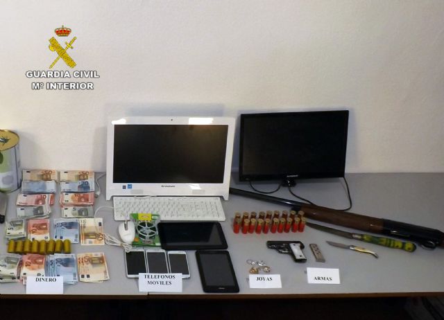 La Guardia Civil desmantela una experimentada organización criminal dedicada a robos en viviendas y al tráfico de drogas - 2, Foto 2