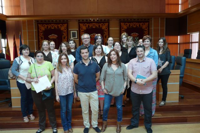 El Ayuntamiento de Molina de Segura y asociaciones de madres y padres de alumnos de 19 centros docentes firman convenios para realización de actividades extraescolares - 2, Foto 2