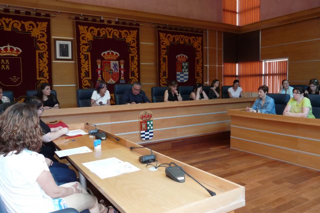 El Ayuntamiento de Molina de Segura y asociaciones de madres y padres de alumnos de 19 centros docentes firman convenios para realización de actividades extraescolares - 3, Foto 3