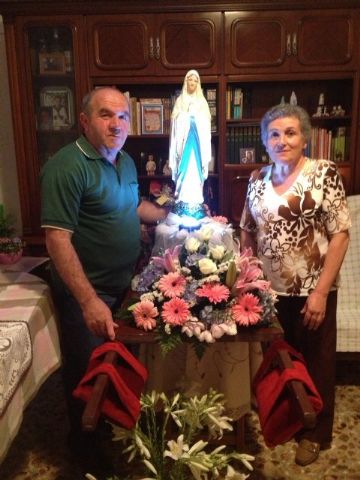 Durante los viernes del mes de mayo la Delegacin de Lourdes de Totana ha salido por diferentes calles rezando el Rosario de casa en casa - 5