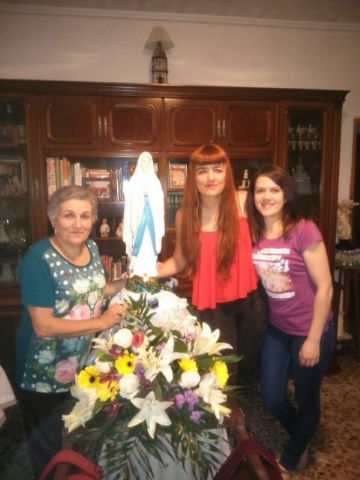 Durante los viernes del mes de mayo la Delegacin de Lourdes de Totana ha salido por diferentes calles rezando el Rosario de casa en casa - 8