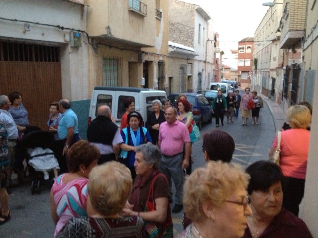 Durante los viernes del mes de mayo la Delegacin de Lourdes de Totana ha salido por diferentes calles rezando el Rosario de casa en casa - 11