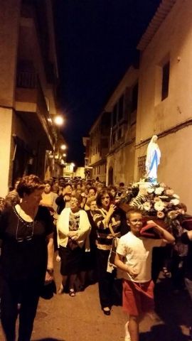 Durante los viernes del mes de mayo la Delegacin de Lourdes de Totana ha salido por diferentes calles rezando el Rosario de casa en casa - 15