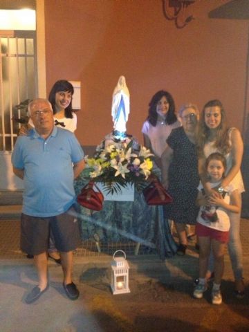 Durante los viernes del mes de mayo la Delegacin de Lourdes de Totana ha salido por diferentes calles rezando el Rosario de casa en casa - 16