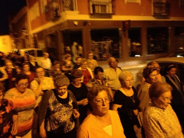 Durante los viernes del mes de mayo la Delegacin de Lourdes de Totana ha salido por diferentes calles rezando el Rosario de casa en casa - 19