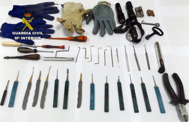 La Guardia Civil detiene a un joven relacionado con una treintena de robos en vehículos y garajes - 2, Foto 2