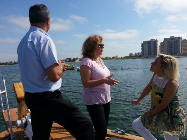 La Consejería de Agricultura instala 43 kilómetros de redes para proteger las zonas de baño del Mar Menor de la entrada de medusas - 1, Foto 1