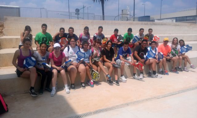 Los alumnos del colegio Susarte torreño disfrutan de las pistas municipales de pádel - 1, Foto 1