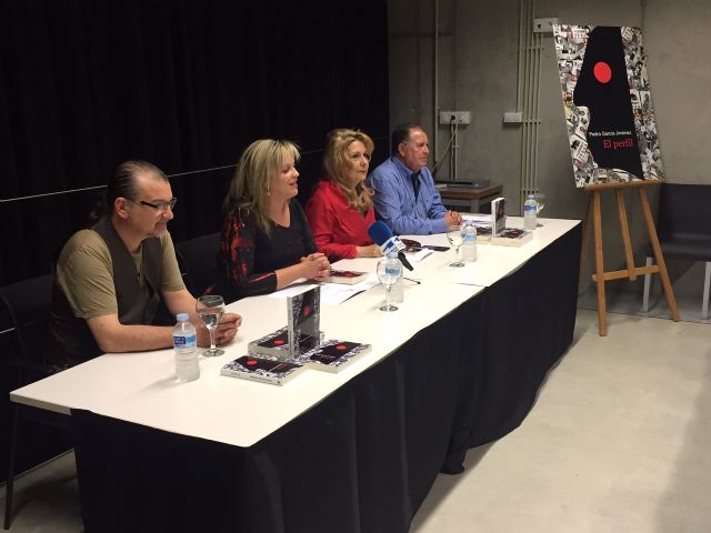 Pedro García Jiménez presenta su primera novela “El perfil” - 1, Foto 1