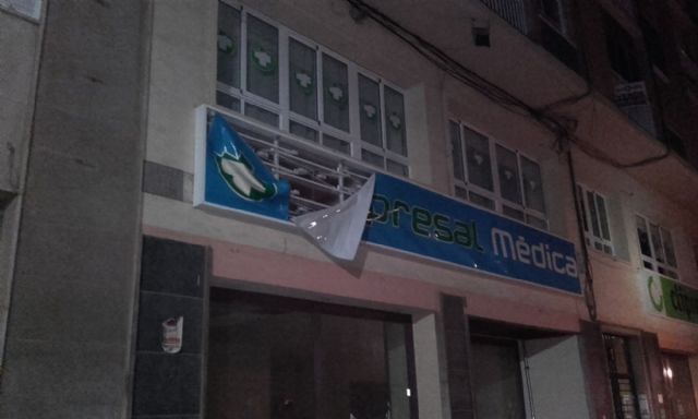 Arden tres vehículos y dos contendores en la calle del Parque - 3, Foto 3