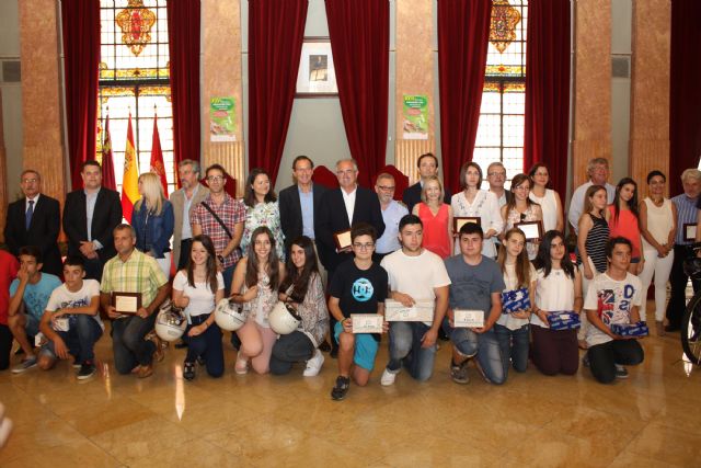 El Alcalde Cámara entrega los premios conseguidos por los escolares más expertos en educación vial - 2, Foto 2