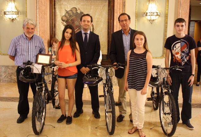 El Alcalde Cámara entrega los premios conseguidos por los escolares más expertos en educación vial - 4, Foto 4