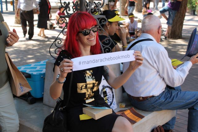 La Plaza Juan XXIII se convierte en punto de lectura gracias al MandaracheBookmob - 4, Foto 4
