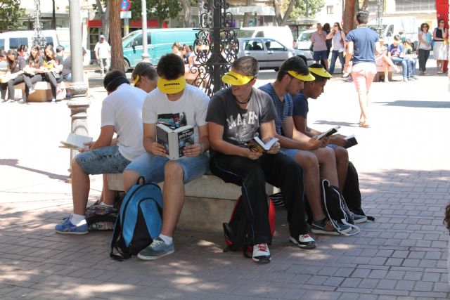 La Plaza Juan XXIII se convierte en punto de lectura gracias al MandaracheBookmob - 5, Foto 5