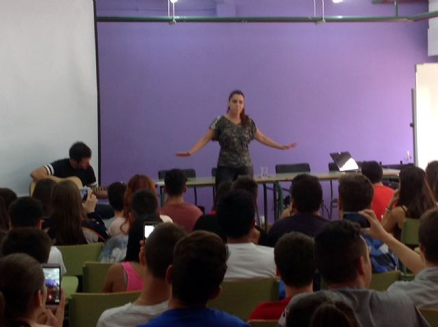 La cantante Ruth Lorenzo compartió la jornada de graduación del IES Salvador Sandoval torreño - 3, Foto 3