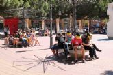 La Plaza Juan XXIII se convierte en punto de lectura gracias al MandaracheBookmob