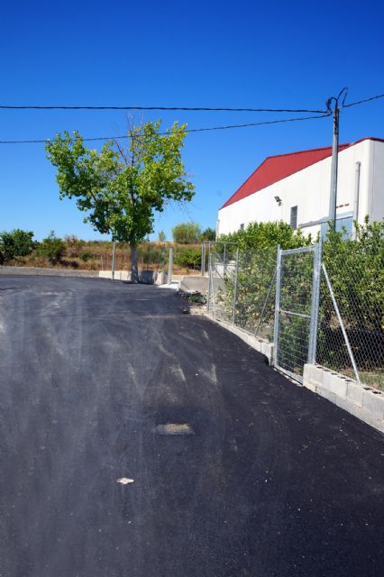 Renovado el asfalto en el acceso al pabellón deportivo de Los Torraos de Ceutí - 1, Foto 1