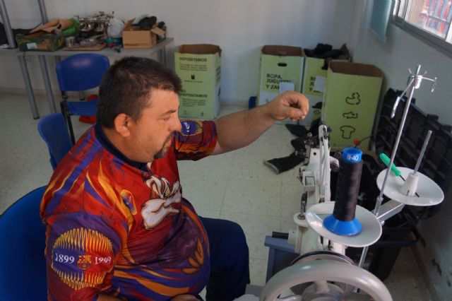 Arrranca por tercer año en Las Torres de Cotillas un taller de zapatero remendón de Proyecto Abraham - 4, Foto 4