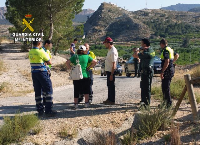 La Guardia Civil auxilia a una joven en el cerro de Ricote - 2, Foto 2