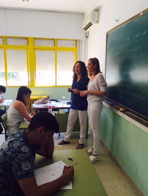 Un total de 1.143 personas mayores de 18 años se examinan hoy para obtener el título de Educación Secundaria Obligatoria - 1, Foto 1