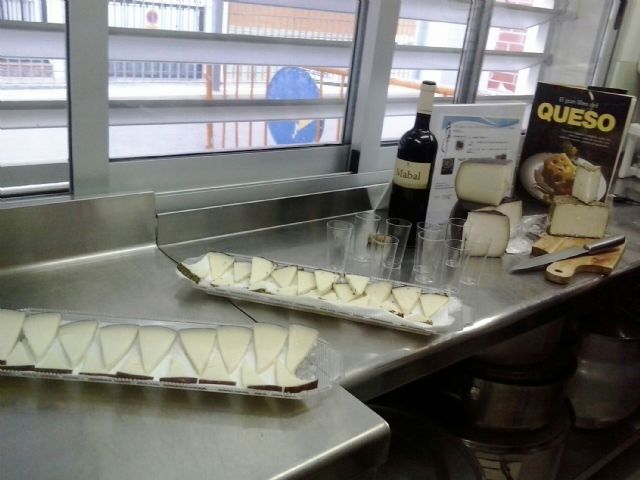 Los vecinos de Ceutí aprenden a hacer sus propios quesos - 2, Foto 2