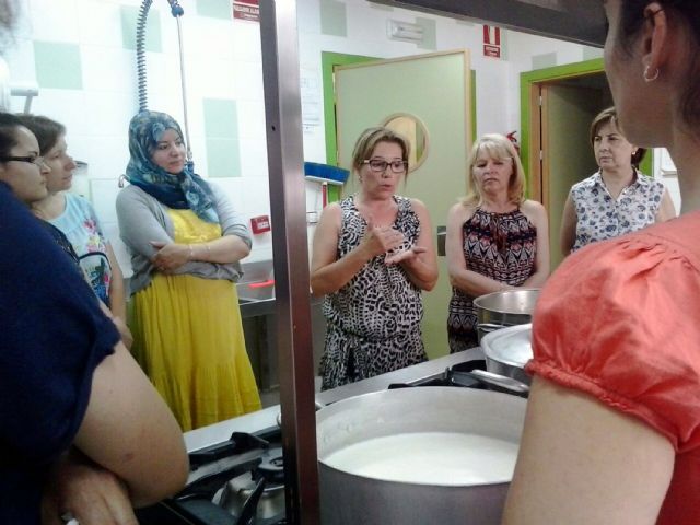 Los vecinos de Ceutí aprenden a hacer sus propios quesos - 3, Foto 3