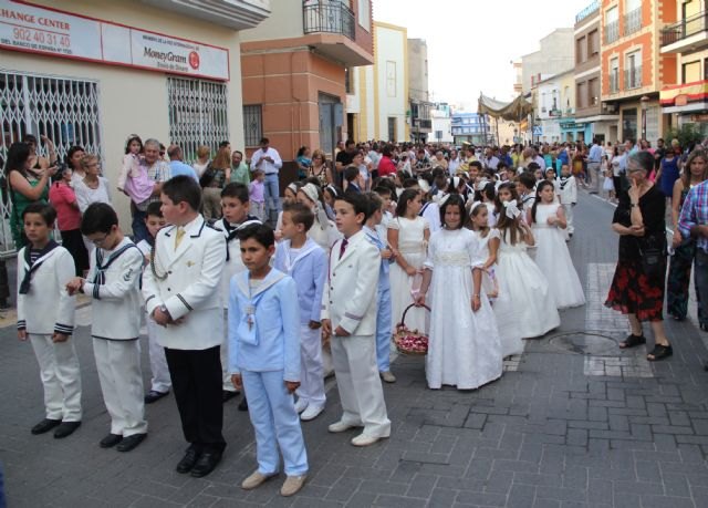 Los niños y niñas lumbrerenses que hicieron su Primera Comunión celebran la procesión del Corpus 2015 - 1, Foto 1