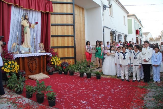 Los niños y niñas lumbrerenses que hicieron su Primera Comunión celebran la procesión del Corpus 2015 - 2, Foto 2