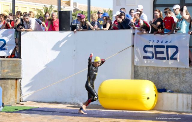 El Triatlón SERTRI congregó a más de medio millar de deportistas en el puerto - 1, Foto 1