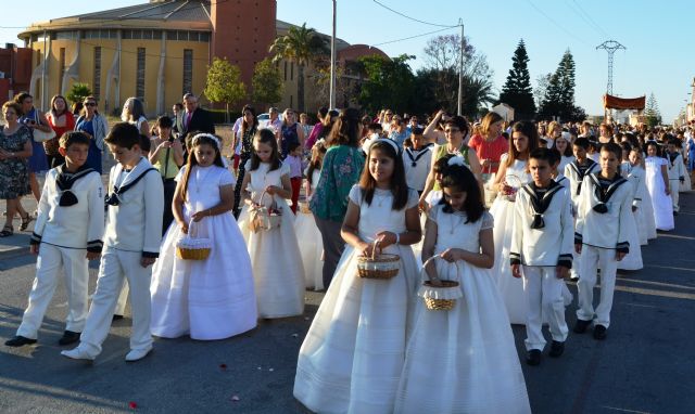 Más de un centenar de niños de comunión procesionan con motivo del Corpus Christi - 1, Foto 1