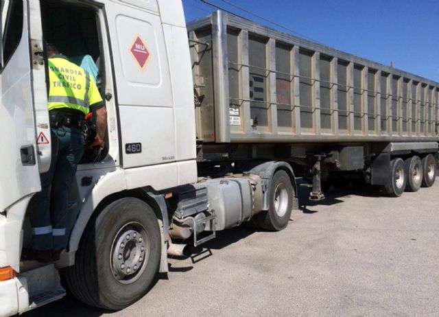 La Guardia Civil detiene a un camionero que casi quintuplicaba la tasa de alcoholemia - 1, Foto 1