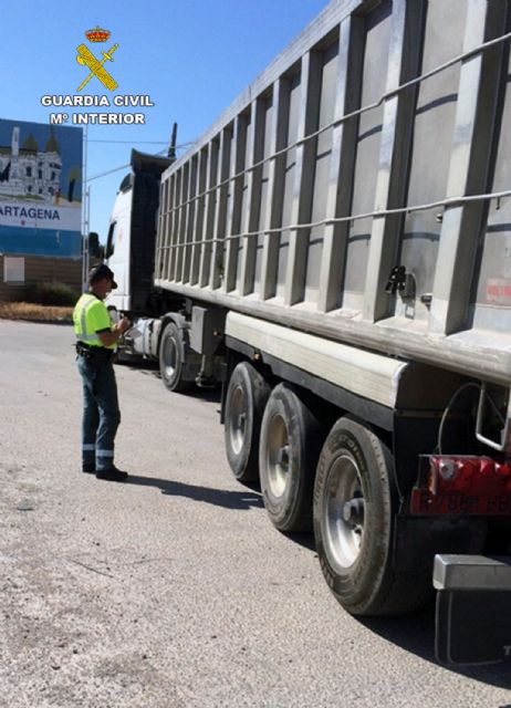 La Guardia Civil detiene a un camionero que casi quintuplicaba la tasa de alcoholemia - 3, Foto 3