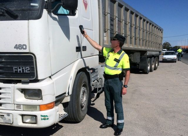 La Guardia Civil detiene a un camionero que casi quintuplicaba la tasa de alcoholemia - 4, Foto 4