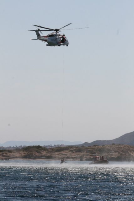 Rescate de náufragos en la Bahía de El Hornillo en Águilas - 1, Foto 1